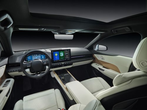 Lexus’s New ES Infotainment Acts Like A Tablet, Talks Back In The Gender You Pick