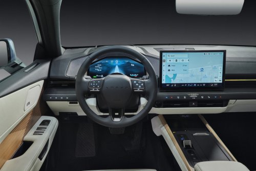 Lexus’s New ES Infotainment Acts Like A Tablet, Talks Back In The Gender You Pick
