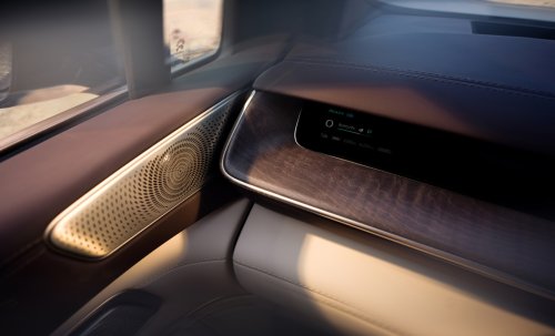 Nio’s New $57K Flagship Swaps Its Whole Battery Faster Than You Can Pump Gas