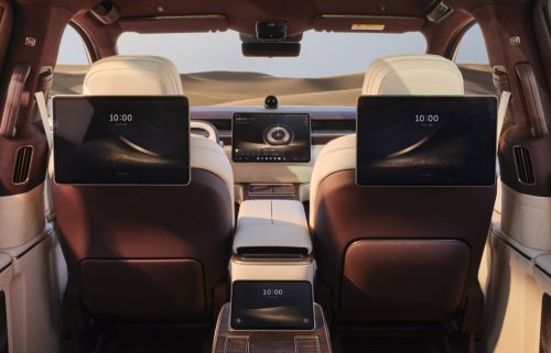 Nio’s New $57K Flagship Swaps Its Whole Battery Faster Than You Can Pump Gas