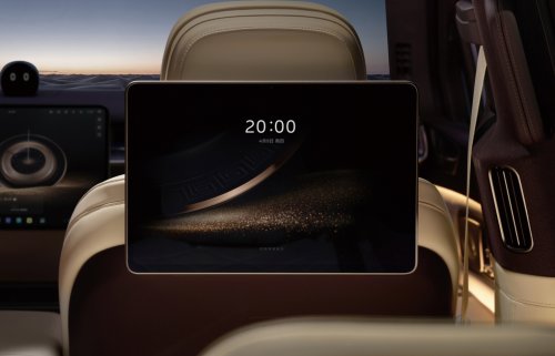 Nio’s New $57K Flagship Swaps Its Whole Battery Faster Than You Can Pump Gas