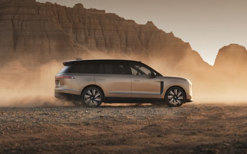 Nio’s New $57K Flagship Swaps Its Whole Battery Faster Than You Can Pump Gas