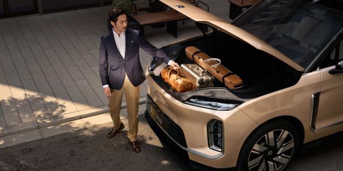 Nio’s New $57K Flagship Swaps Its Whole Battery Faster Than You Can Pump Gas
