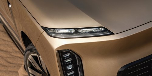 Nio’s New $57K Flagship Swaps Its Whole Battery Faster Than You Can Pump Gas