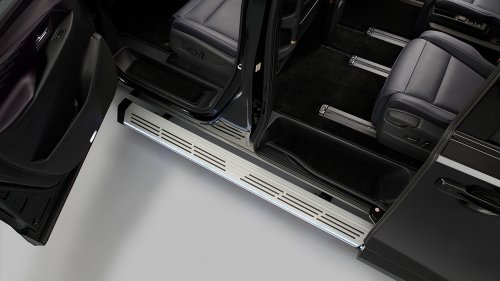 Japan’s Idea Of A Flagship Nissan Minivan Is Different Than Yours
