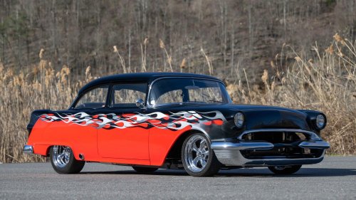 Pontiac’s 1955 Chieftain Came Back With A 509ci V8 And No Mercy