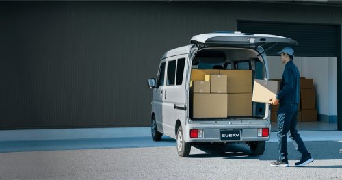 Suzuki’s $8,400 Kei Van Still Has Crank Windows, But It Also Has A Manual