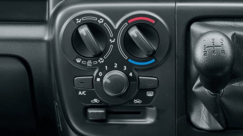 Suzuki’s $8,400 Kei Van Still Has Crank Windows, But It Also Has A Manual