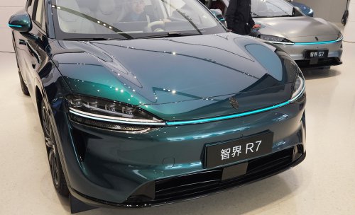 Mercedes, Mercedes Started The Turquoise Trend For Cars In Self-Driving Mode, China Is Finishing It