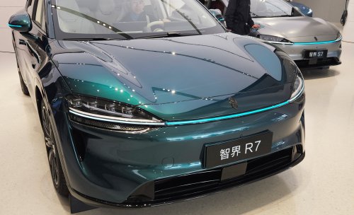 Mercedes, Mercedes Started The Turquoise Trend For Cars In Self-Driving Mode, China Is Finishing It