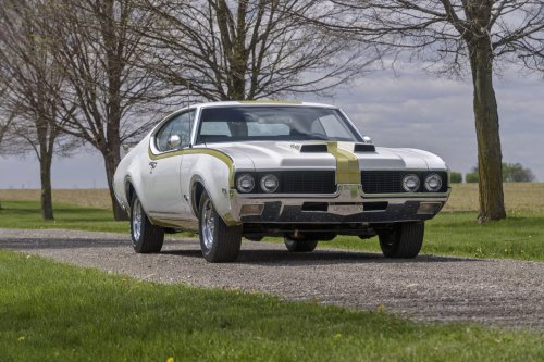 The 1969 Hurst/Olds Had A ‘His And Hers’ Shifter, And Yes, It Means What You Think