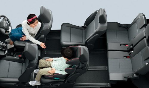 Suzuki’s New Minivan Now Has Room For Eight, And A Grille Sized For Twelve