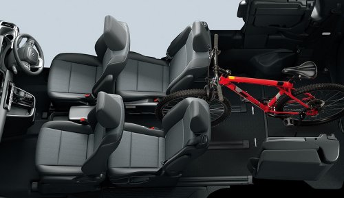 Suzuki’s New Minivan Now Has Room For Eight, And A Grille Sized For Twelve