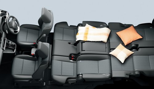 Suzuki’s New Minivan Now Has Room For Eight, And A Grille Sized For Twelve