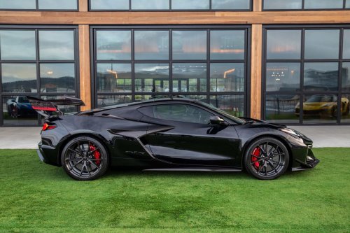 A $255K Corvette Embarrassed A $4.3M Bugatti To 60 MPH