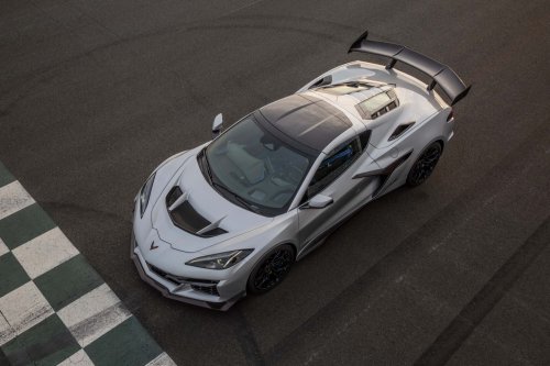 A $255K Corvette Embarrassed A $4.3M Bugatti To 60 MPH