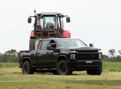Chevy’s Silverado HD Gets A $13K Fifth-Wheel Hitch That Can Tow Three BYD Pickups