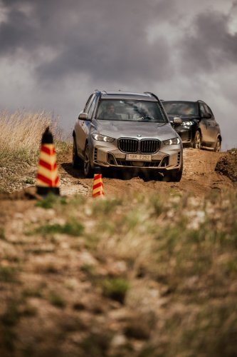 BMW Demonstrates Armored X5 And 7-Series To VIP Clients