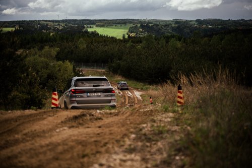 BMW Demonstrates Armored X5 And 7-Series To VIP Clients