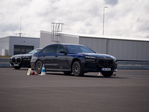 BMW Demonstrates Armored X5 And 7-Series To VIP Clients