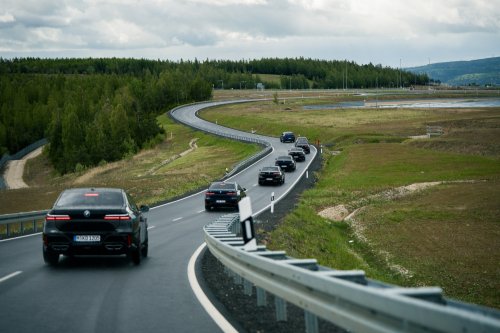 BMW Demonstrates Armored X5 And 7-Series To VIP Clients
