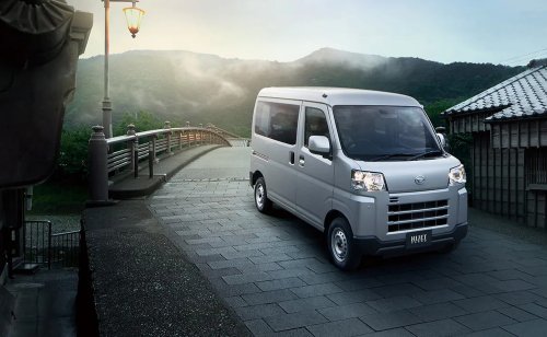 Japan Gets A New Manual Kei Van For $7,200, The Rest Of Us Get Envy