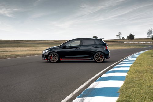Hyundai, Hyundai i20, Hyundai’s Last Manual i20 N Has Floor Mats Shaped Like Its Tires