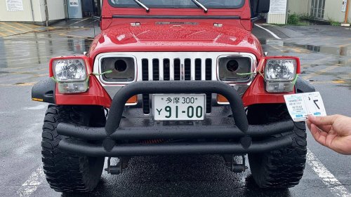 A Jeep Missed Japan’s Headlight Rule By An Inch, So He Boxed Them In Cardboard
