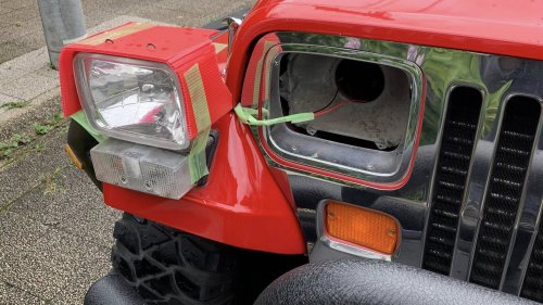 Jeep, A Jeep Missed Japan’s Headlight Rule By An Inch, So He Boxed Them In Cardboard