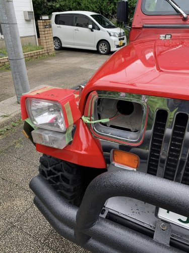Jeep, A Jeep Missed Japan’s Headlight Rule By An Inch, So He Boxed Them In Cardboard