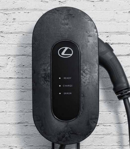 Japan’s Lexus ES Offers A Splitter Up Front And A Foot Deodorizer Down Below