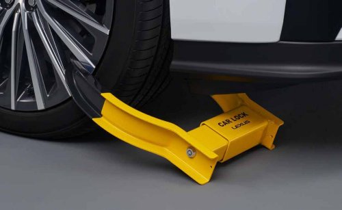 Japan’s Lexus ES Offers A Splitter Up Front And A Foot Deodorizer Down Below
