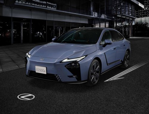 Lexus, Lexus ES, Japan’s Lexus ES Offers A Splitter Up Front And A Foot Deodorizer Down Below