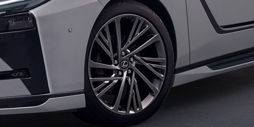 Japan’s Lexus ES Offers A Splitter Up Front And A Foot Deodorizer Down Below
