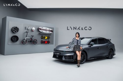 Lynk &amp; Co’s First Wagon Has A Robot That Talks To You From The Dash