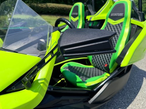 This Slingshot’s Lamborghini Costume Wore Off At $13,786