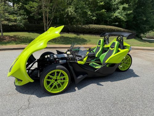 This Slingshot’s Lamborghini Costume Wore Off At $13,786