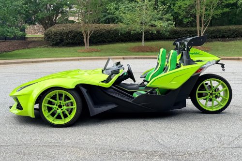 This Slingshot’s Lamborghini Costume Wore Off At $13,786
