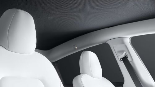 Your Windshield Sunshade Barely Cools The Air, But It Saves Your Steering Wheel