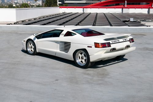 Chrysler Rejected This Lamborghini Design, So It Came Back With 16 Cylinders And 4 Pop-Up Lights