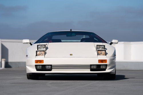 Chrysler Rejected This Lamborghini Design, So It Came Back With 16 Cylinders And 4 Pop-Up Lights