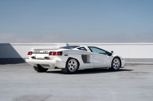 Chrysler Rejected This Lamborghini Design, So It Came Back With 16 Cylinders And 4 Pop-Up Lights