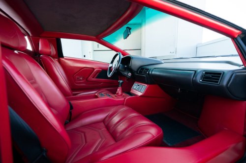 Chrysler Rejected This Lamborghini Design, So It Came Back With 16 Cylinders And 4 Pop-Up Lights