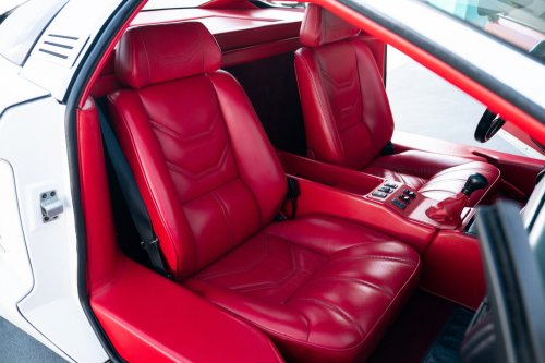 Chrysler Rejected This Lamborghini Design, So It Came Back With 16 Cylinders And 4 Pop-Up Lights