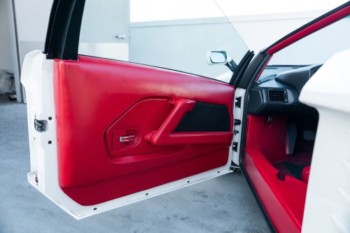 Chrysler Rejected This Lamborghini Design, So It Came Back With 16 Cylinders And 4 Pop-Up Lights