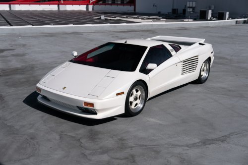 Chrysler Rejected This Lamborghini Design, So It Came Back With 16 Cylinders And 4 Pop-Up Lights