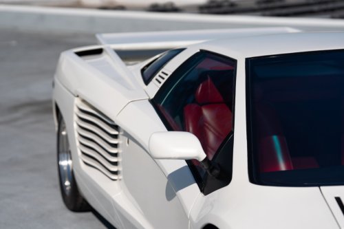 Chrysler Rejected This Lamborghini Design, So It Came Back With 16 Cylinders And 4 Pop-Up Lights