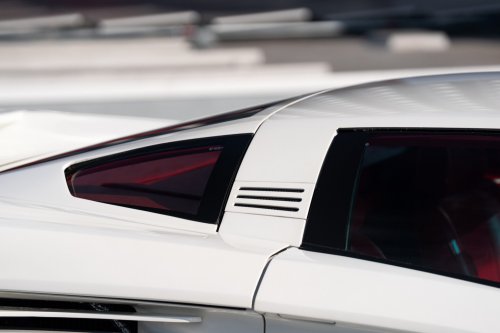 Chrysler Rejected This Lamborghini Design, So It Came Back With 16 Cylinders And 4 Pop-Up Lights