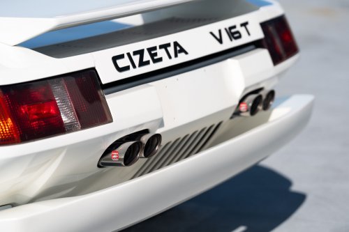 Chrysler Rejected This Lamborghini Design, So It Came Back With 16 Cylinders And 4 Pop-Up Lights
