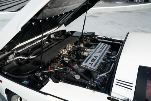 Chrysler Rejected This Lamborghini Design, So It Came Back With 16 Cylinders And 4 Pop-Up Lights
